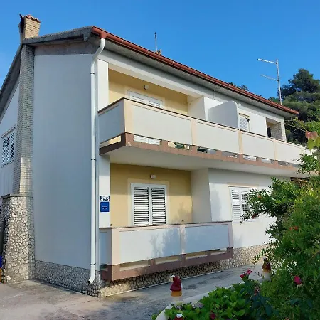 Guest house Marto Rab Town